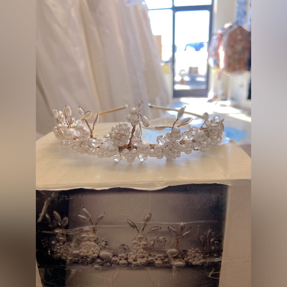 NWT Elen Henderson Tiara